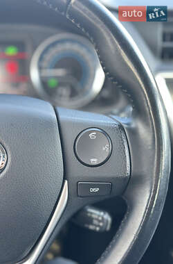 Хэтчбек Toyota Auris 2014 в 