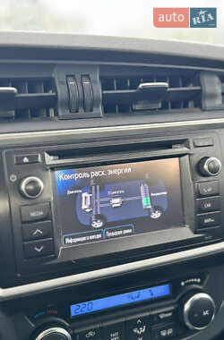 Хэтчбек Toyota Auris 2014 в 
