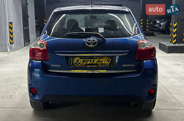 Хетчбек Toyota Auris 2011 в 