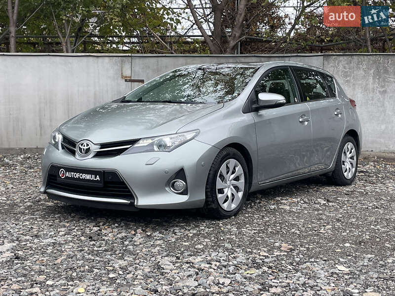 Хэтчбек Toyota Auris 2012 в Киеве