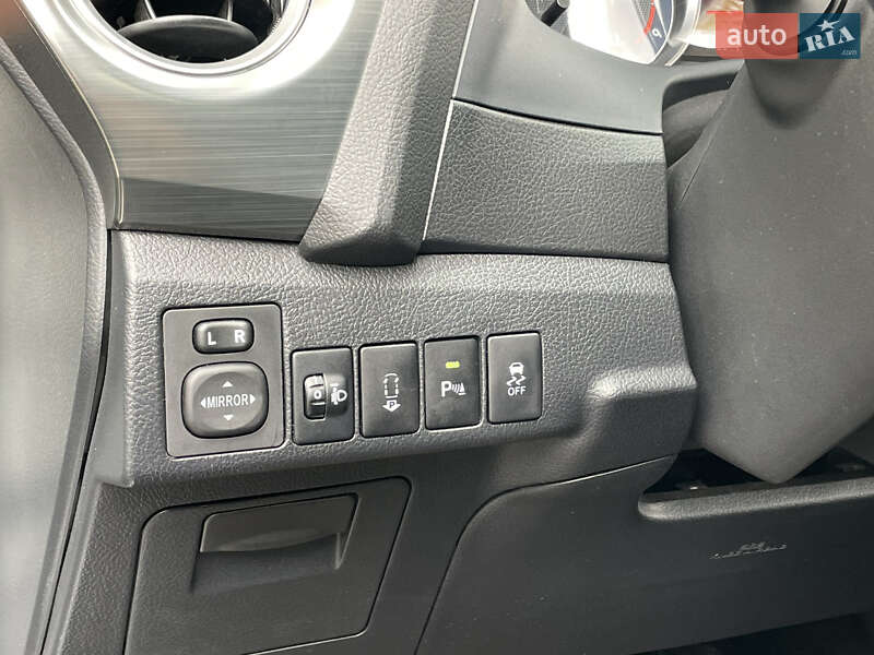 Хэтчбек Toyota Auris 2012 в Киеве