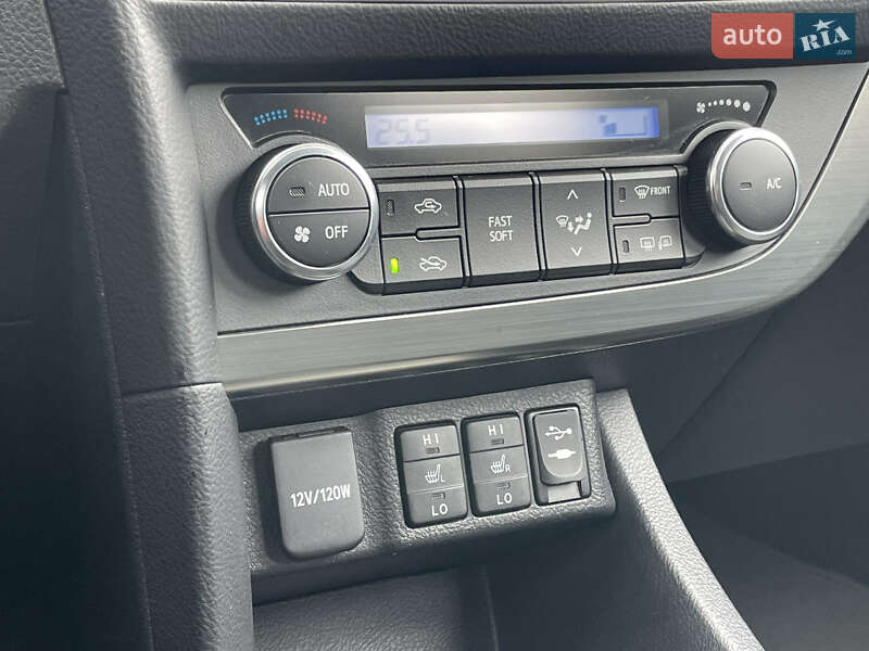 Хэтчбек Toyota Auris 2012 в Киеве