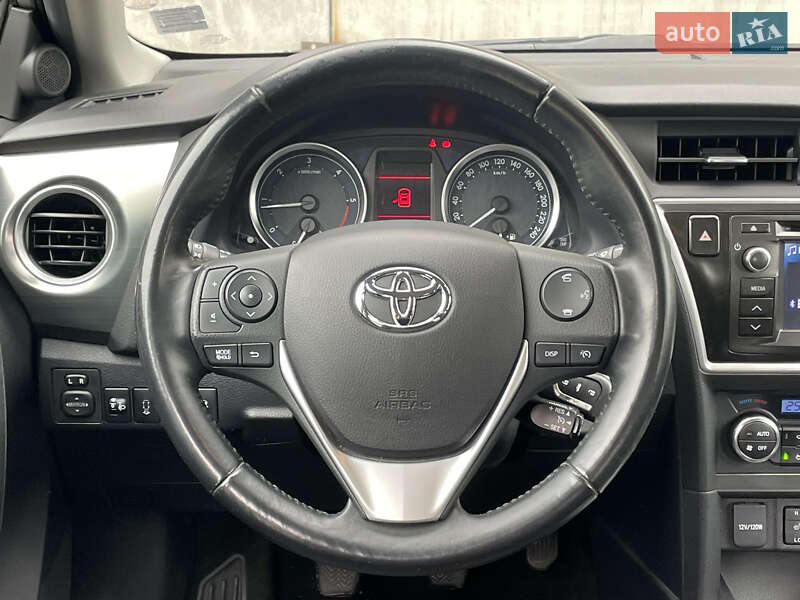 Хэтчбек Toyota Auris 2012 в Киеве