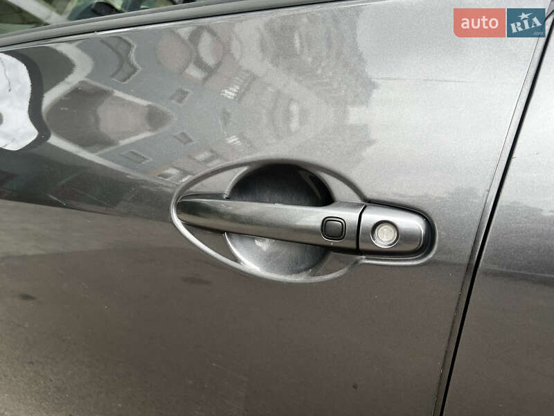 Хэтчбек Toyota Auris 2007 в Кривом Роге