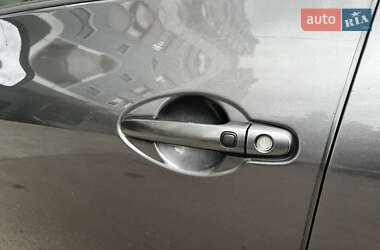 Хэтчбек Toyota Auris 2007 в 
