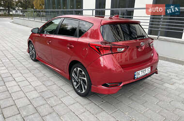 Хэтчбек Toyota Auris 2015 в 