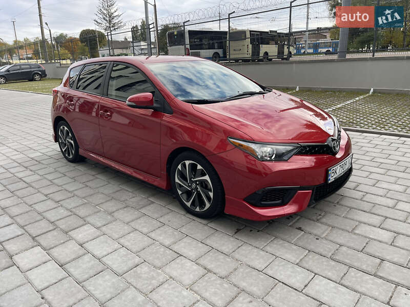 Хэтчбек Toyota Auris 2015 в Ровно