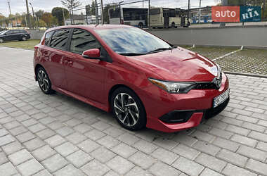 Хэтчбек Toyota Auris 2015 в 