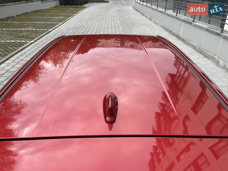 Хэтчбек Toyota Auris 2015 в Ровно