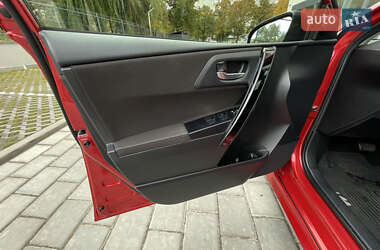 Хэтчбек Toyota Auris 2015 в 