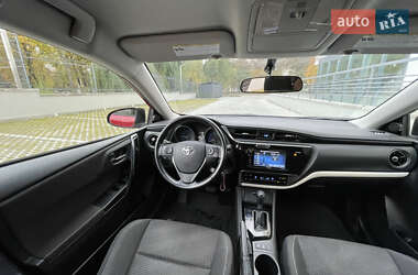 Хэтчбек Toyota Auris 2015 в 