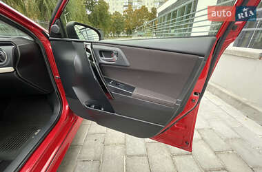 Хэтчбек Toyota Auris 2015 в 