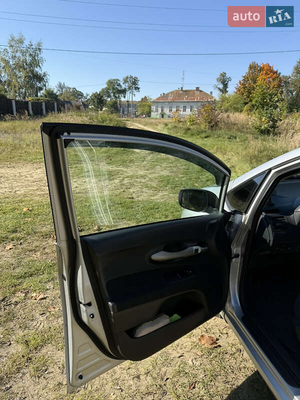 Хэтчбек Toyota Auris 2010 в Ивано-Франково фото 13 Хэтчбек Toyota Auris 2010 в Ивано-Франково