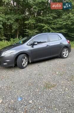 Хэтчбек Toyota Auris 2011 в Иршаве
