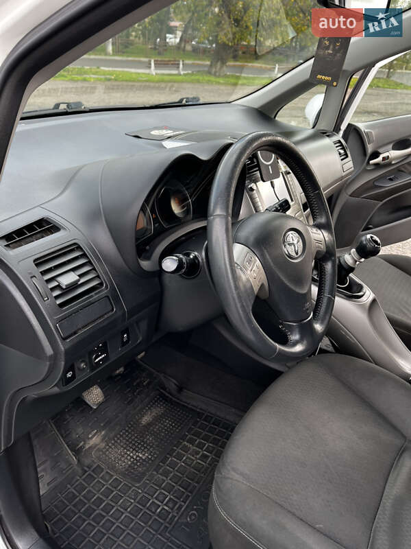 Хэтчбек Toyota Auris 2007 в Белгороде-Днестровском