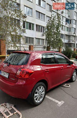 Хэтчбек Toyota Auris 2009 в 