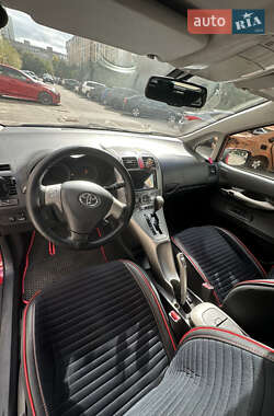 Хэтчбек Toyota Auris 2009 в 