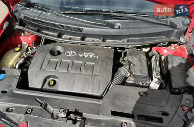 Хэтчбек Toyota Auris 2009 в 