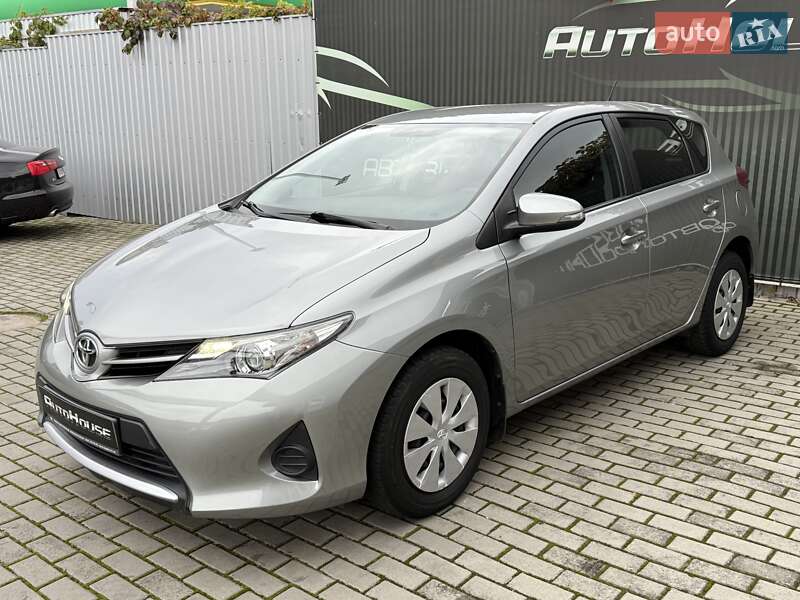 Хэтчбек Toyota Auris 2014 в Виннице