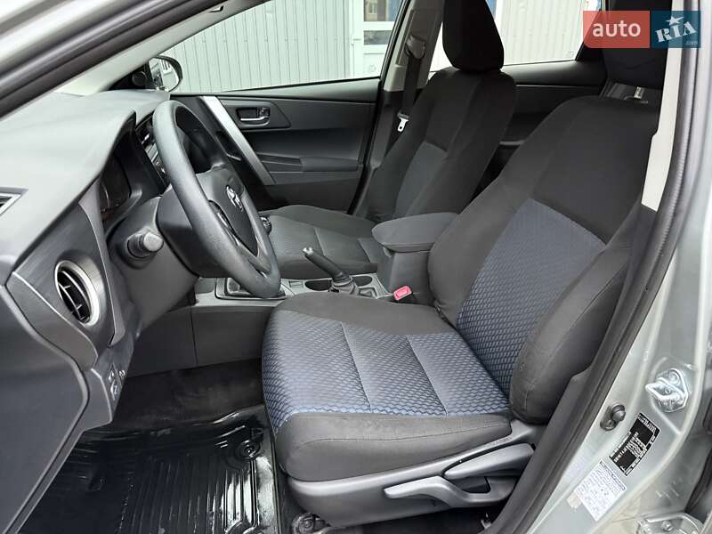 Хэтчбек Toyota Auris 2014 в Виннице