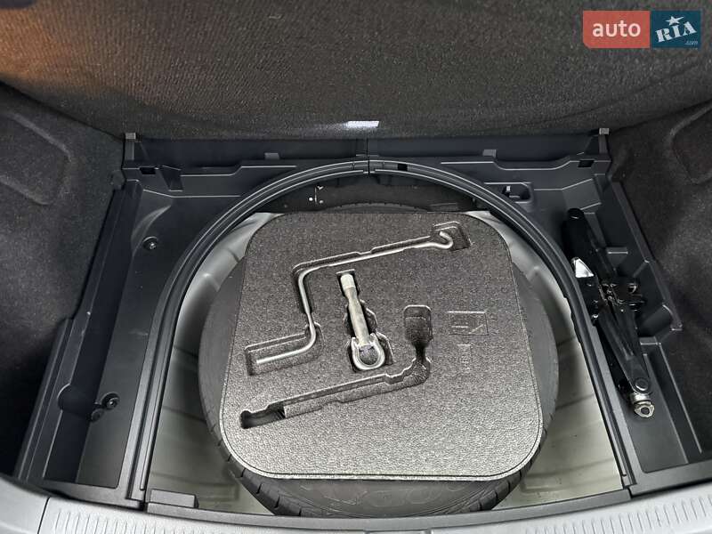 Хэтчбек Toyota Auris 2014 в Виннице