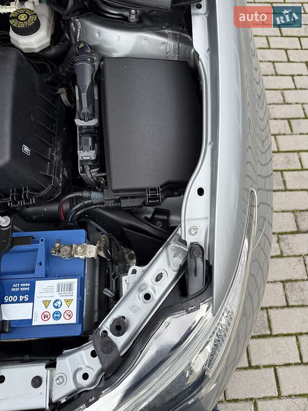 Хэтчбек Toyota Auris 2014 в Виннице