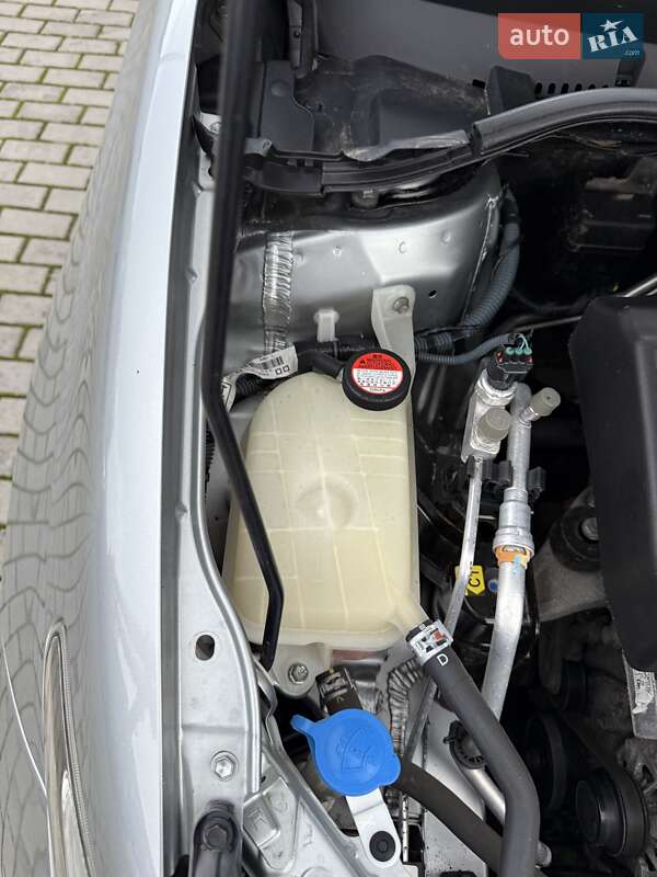 Хэтчбек Toyota Auris 2014 в Виннице