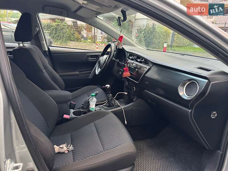Хэтчбек Toyota Auris 2013 в Львове