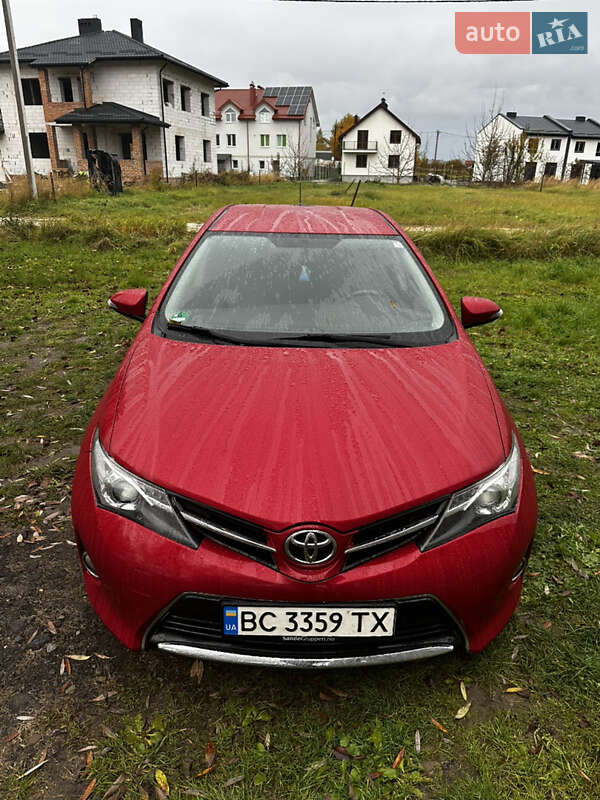 Хетчбек Toyota Auris 2014 в Львові