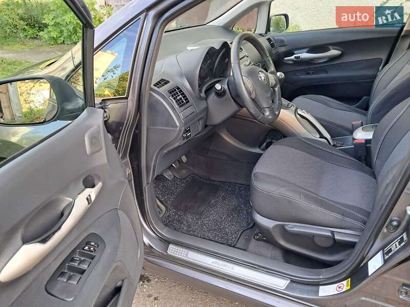 Хэтчбек Toyota Auris 2008 в Чернигове