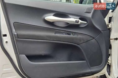 Хэтчбек Toyota Auris 2011 в 