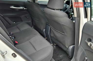 Хэтчбек Toyota Auris 2011 в 