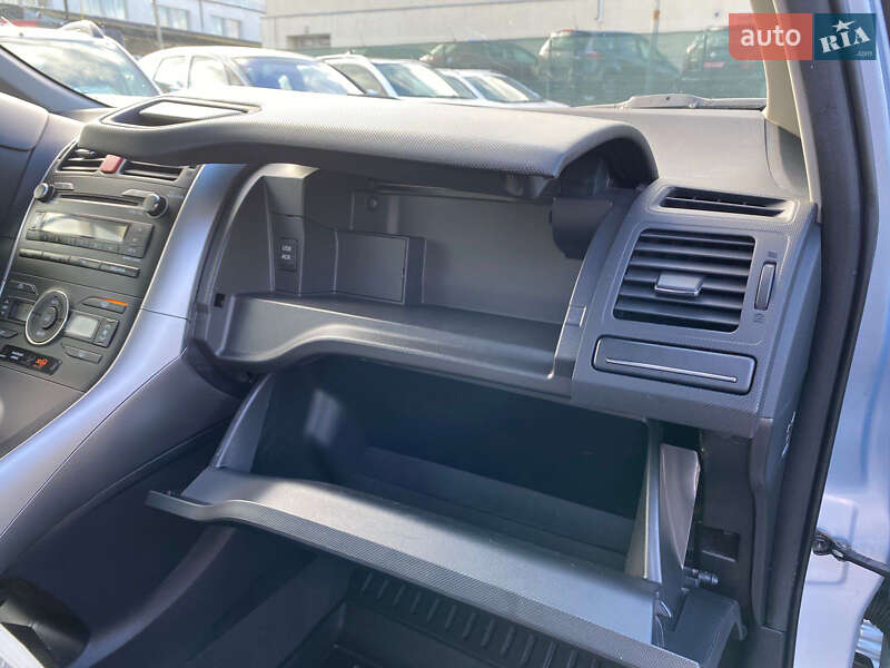 Хэтчбек Toyota Auris 2011 в Ровно фото 14 Хэтчбек Toyota Auris 2011 в Ровно