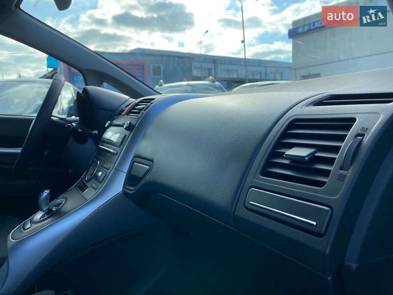 Хэтчбек Toyota Auris 2011 в Ровно фото 15 Хэтчбек Toyota Auris 2011 в Ровно