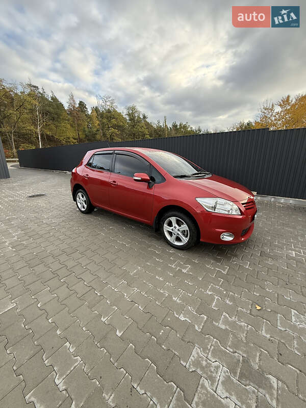 Хэтчбек Toyota Auris 2012 в Киеве