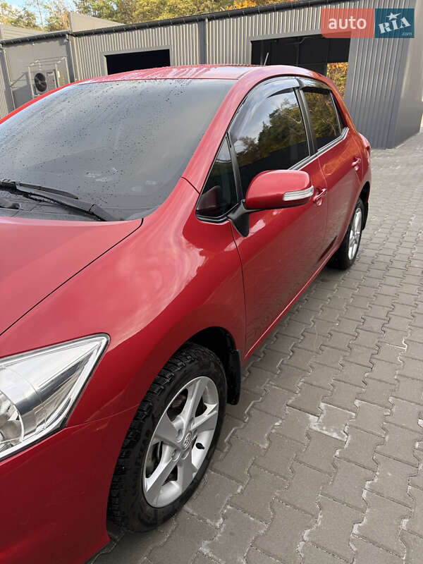 Хэтчбек Toyota Auris 2012 в Киеве