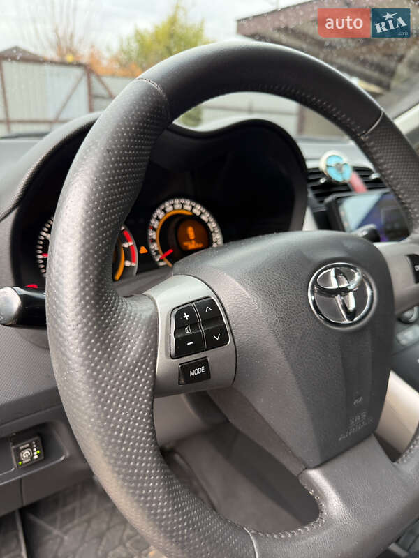 Хэтчбек Toyota Auris 2012 в Киеве