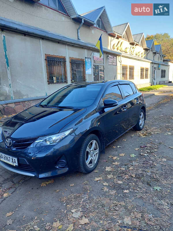 Хетчбек Toyota Auris 2013 в Стрию