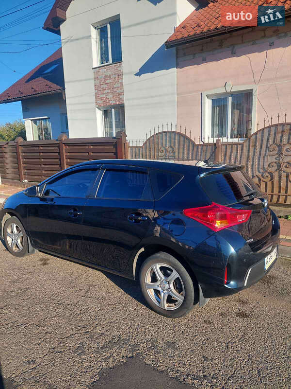 Хетчбек Toyota Auris 2013 в Стрию