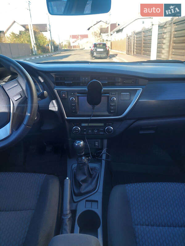 Хетчбек Toyota Auris 2013 в Стрию