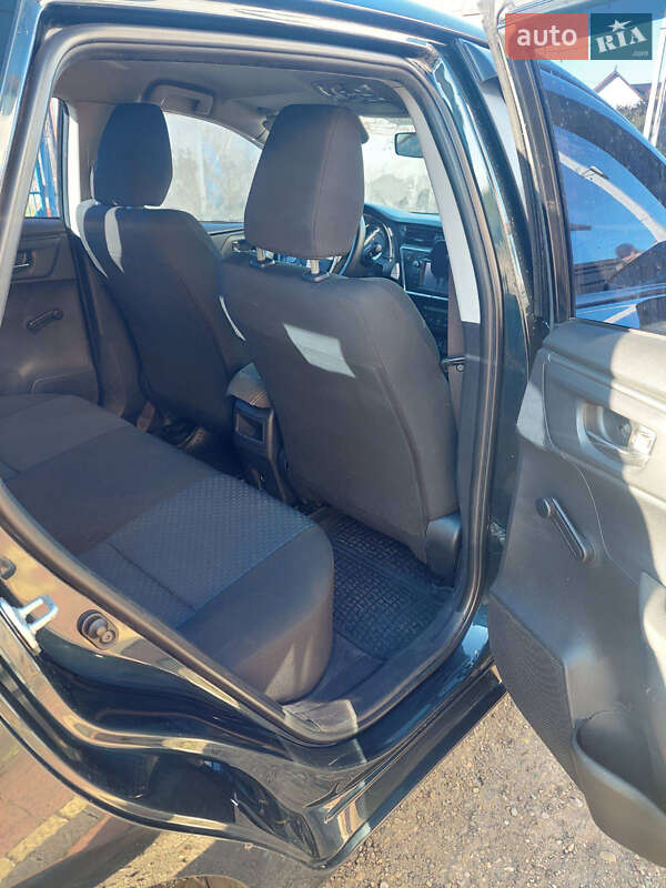 Хетчбек Toyota Auris 2013 в Стрию