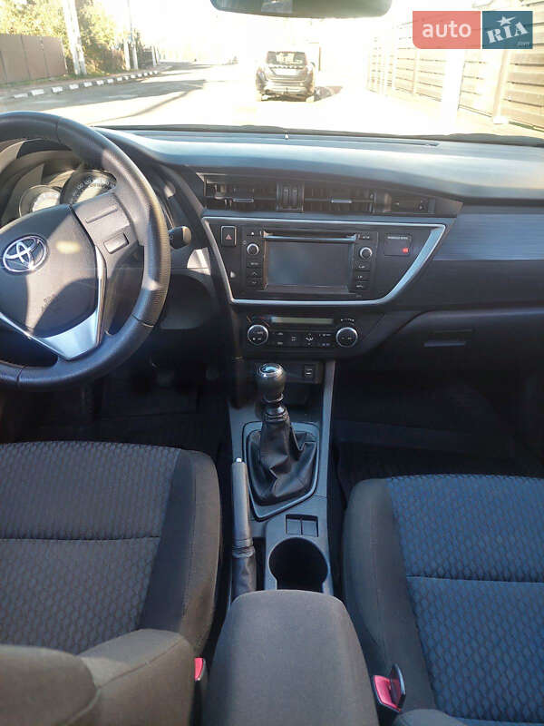 Хетчбек Toyota Auris 2013 в Стрию