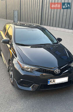 Хэтчбек Toyota Auris 2015 в Киеве