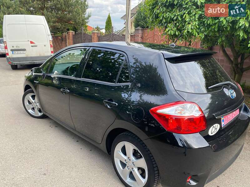 Хэтчбек Toyota Auris 2011 в Ровно