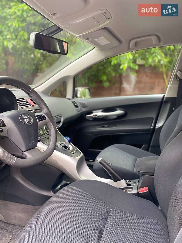 Хэтчбек Toyota Auris 2011 в Ровно