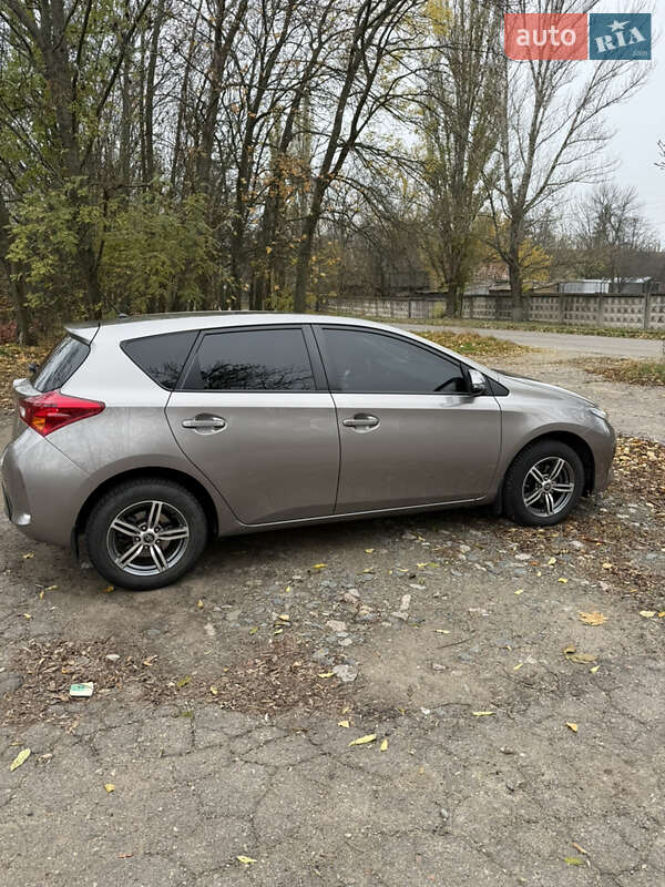 Хэтчбек Toyota Auris 2013 в Кропивницком