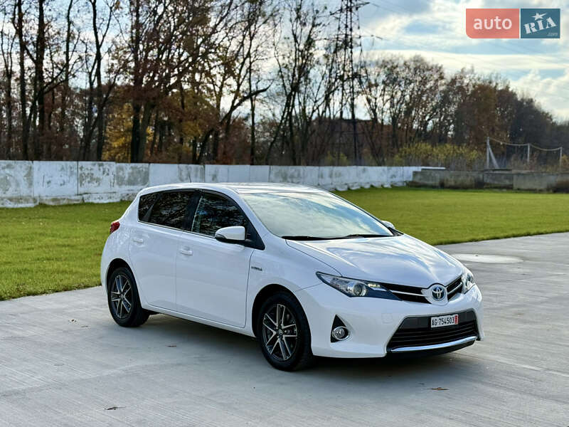 Хэтчбек Toyota Auris 2014 в Луцке