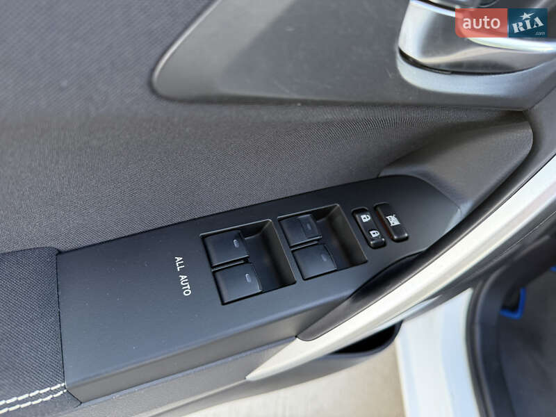 Хэтчбек Toyota Auris 2014 в Луцке