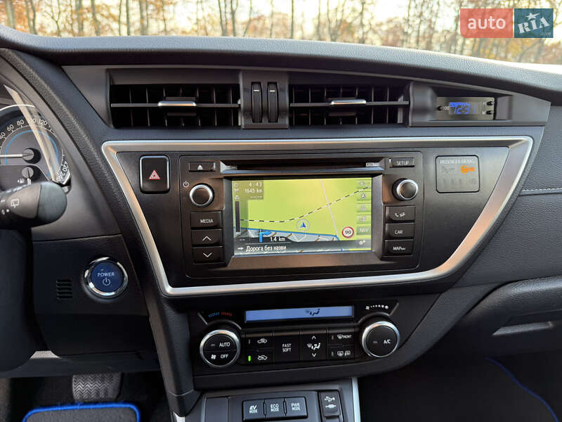 Хэтчбек Toyota Auris 2014 в Луцке