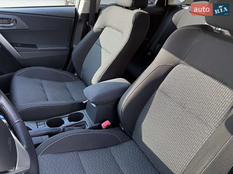 Хэтчбек Toyota Auris 2014 в Луцке